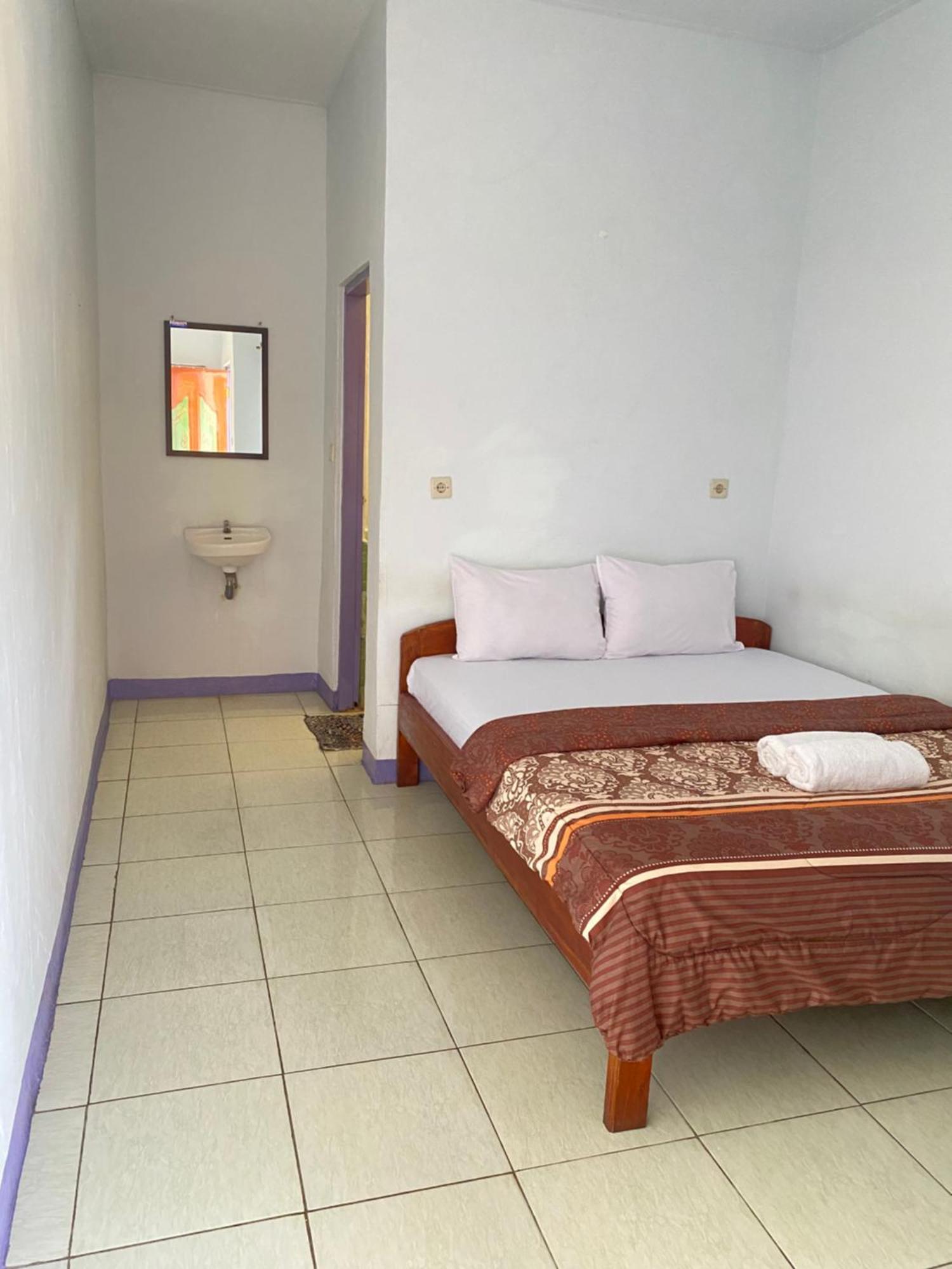 Mahoni Guest House Kelimutu Kültér fotó