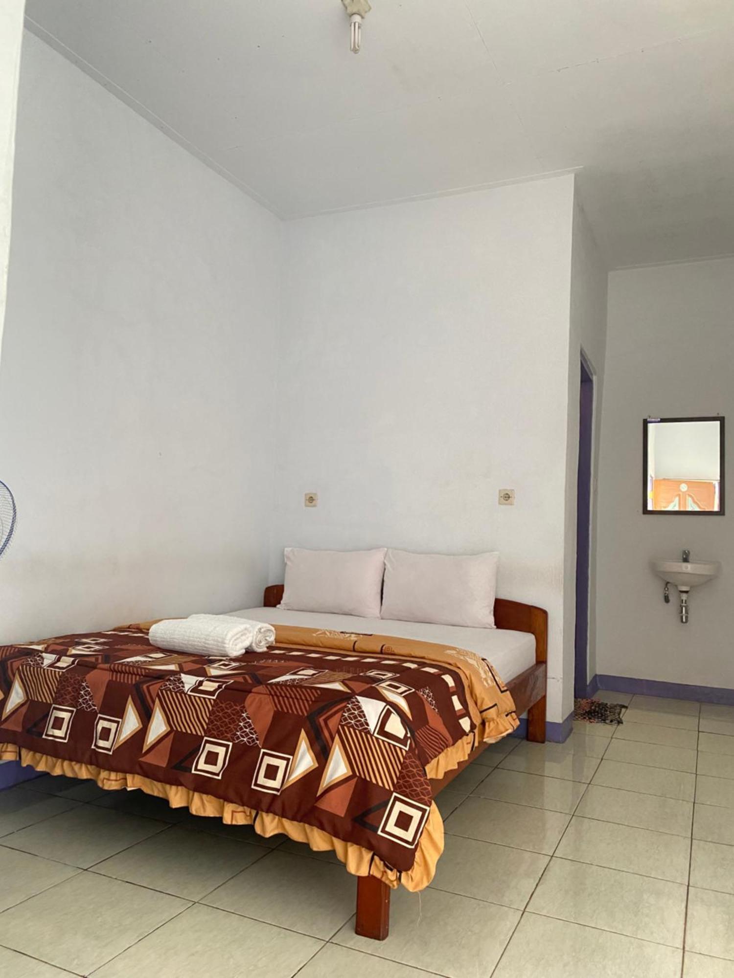 Mahoni Guest House Kelimutu Kültér fotó
