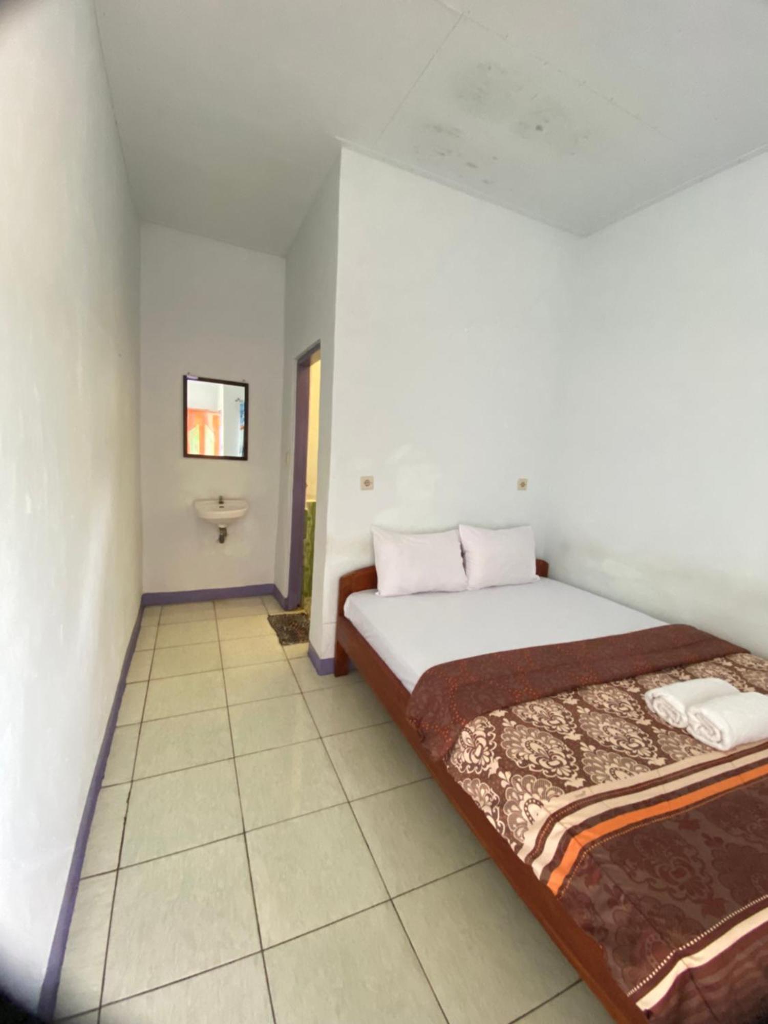 Mahoni Guest House Kelimutu Kültér fotó