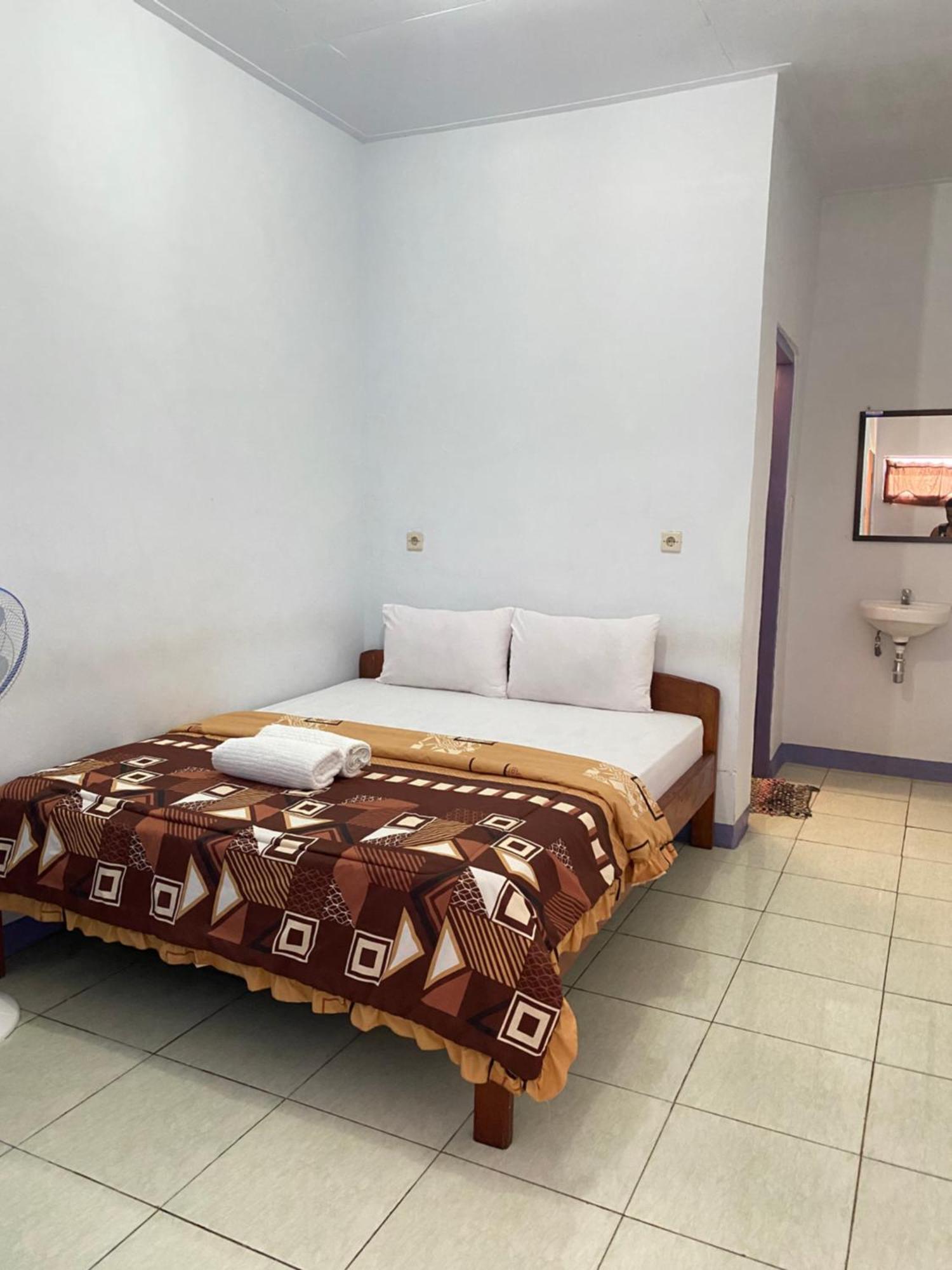Mahoni Guest House Kelimutu Kültér fotó